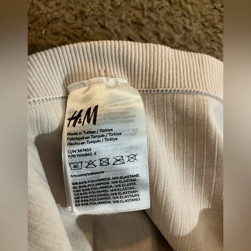 H&M White Ribbed Tank Top - Picture 2 of 3